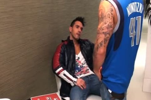 The Pizzaboy: that guy Delivers!!