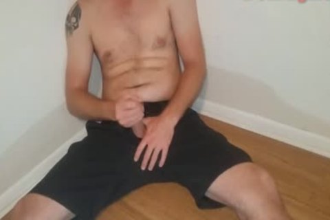 American MILF finds pleasure in nailing