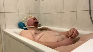 Aged deutsch amateur receives handjob