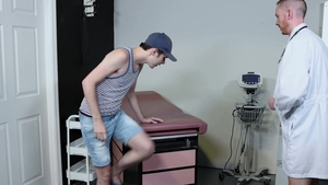 DoctorTapes: Sneaky Sucking and Photo Flirting